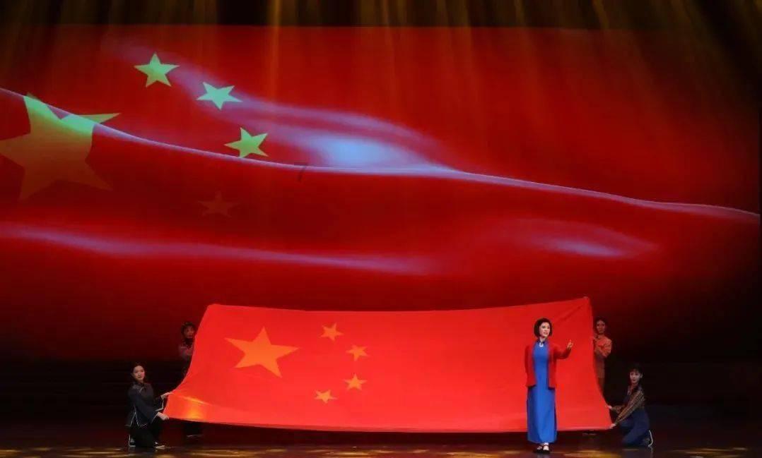 杨玉环究竟有多美?白居易:回眸一笑百媚生,六宫粉黛无颜色